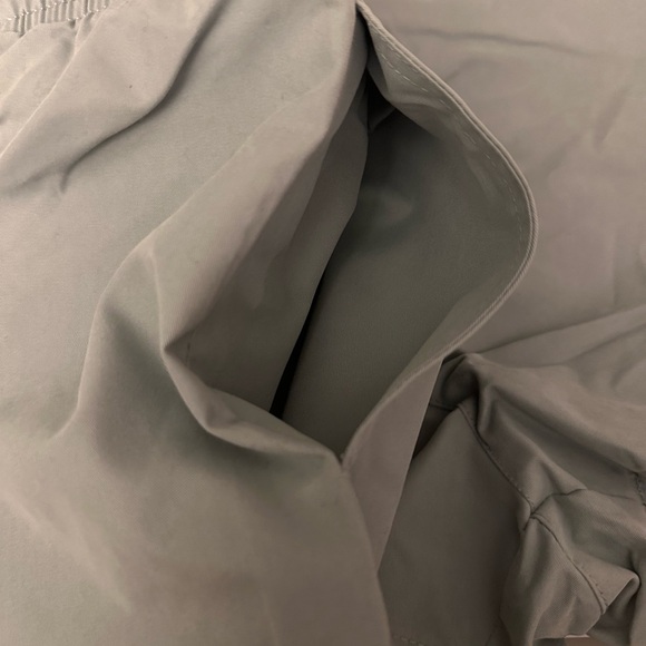 FEAR OF GOD ESSENTIALS WOMEN'S COTTON DOCK SHORT - SYCAMORE NWT Med rare find - Picture 6 of 9